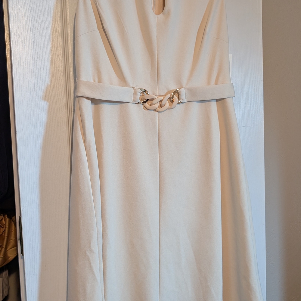 Maggy London Cream Sheath Dress Long Sleeve V-Neck